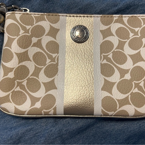 Coach Wristlet NWT - Picture 3 of 4